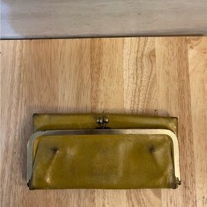 HOBO Lauren clutch wallet, recognized for its vintage-inspired frame